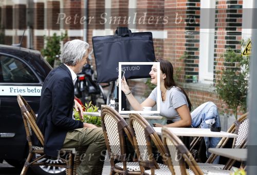 Amsterdam 24 juli 2020
Marcel Wanders met zijn dochter aan het lunchen