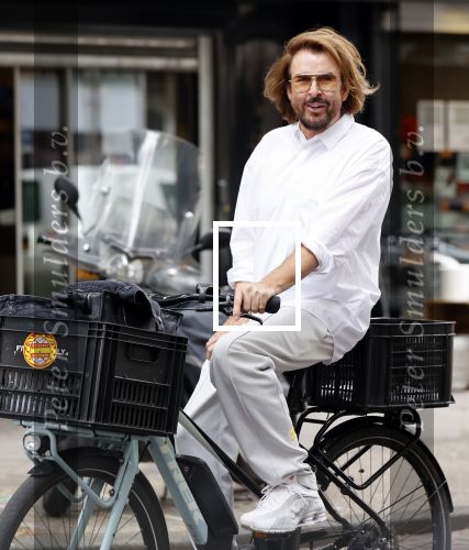 Amsterdam 22 juli 2020
Mari v d Ven op zijn fiets in Amsterdam zuid