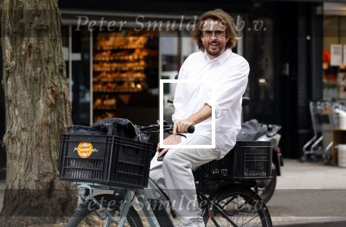 Amsterdam 22 juli 2020
Mari v d Ven op zijn fiets in Amsterdam zuid
