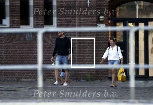 Rotterdam 22 juli 2020
Mattie Valk met zijn vriendin en haar zoontje bij zijn huis/appartement