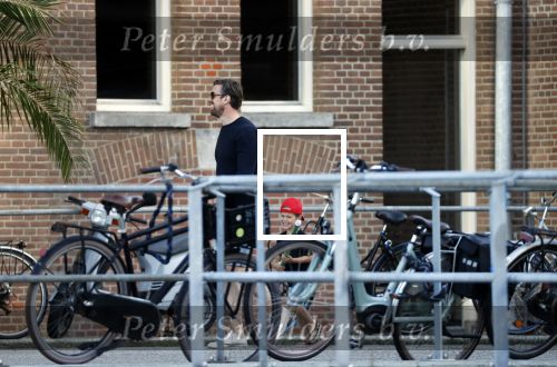 Rotterdam 22 juli 2020
Mattie Valk met zijn vriendin en haar zoontje bij zijn huis/appartement