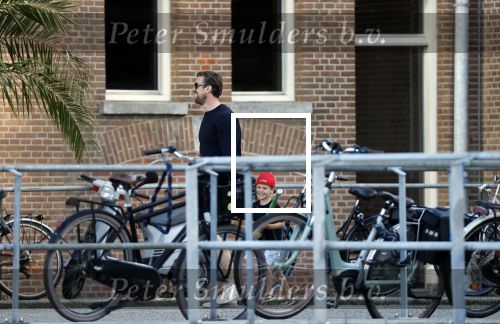 Rotterdam 22 juli 2020
Mattie Valk met zijn vriendin en haar zoontje bij zijn huis/appartement
