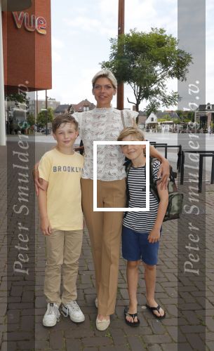 Hilversum, 2 Augustus 2020
Premiere speelfilm ENGEL
Medina Schuurman met haar twee kinderen