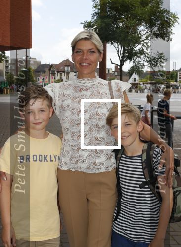 Hilversum, 2 Augustus 2020
Premiere speelfilm ENGEL
Medina Schuurman met haar twee kinderen