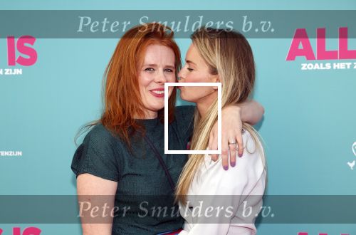 Amsterdam 29 juli 2020
Premiere alles is zoals het zou moeten zijn in euroscoop, De film is naar een boek van Daphne Deckers. Melissa Drost kwam met een vriendin