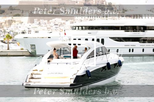 ibiza 1 augustus 2020
Michael v Gerwen en zijn vrouw Daphne met hun kinderen Zoe en Mike op ibiza . Ze gingen heerlijk met een boot varen