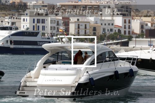 ibiza 1 augustus 2020
Michael v Gerwen en zijn vrouw Daphne met hun kinderen Zoe en Mike op ibiza . Ze gingen heerlijk met een boot varen