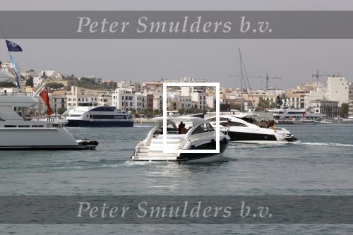 ibiza 1 augustus 2020
Michael v Gerwen en zijn vrouw Daphne met hun kinderen Zoe en Mike op ibiza . Ze gingen heerlijk met een boot varen