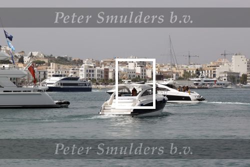 ibiza 1 augustus 2020
Michael v Gerwen en zijn vrouw Daphne met hun kinderen Zoe en Mike op ibiza . Ze gingen heerlijk met een boot varen
