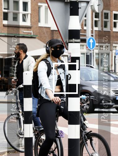 Amsterdam 19 juli 2020
Dame met mondkapje in Amsterdam