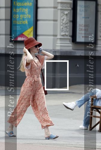 Amsterdam 28 juli 2020
Sigrid ten Napel op straat in amsterdam zuid