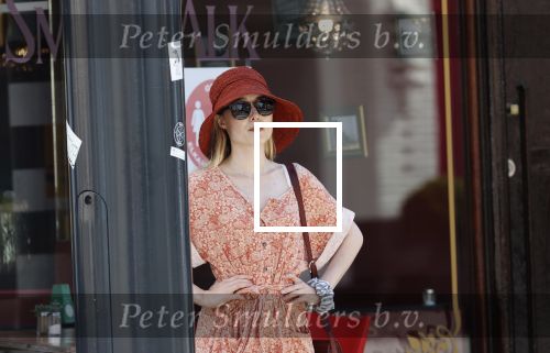 Amsterdam 28 juli 2020
Sigrid ten Napel op straat in amsterdam zuid