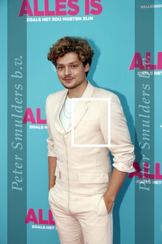 Amsterdam 29 juli 2020
Premiere alles is zoals het zou moeten zijn in euroscoop, De film is naar een boek van Daphne Deckers. Holly Brood kwam met vriend Soy Kroon