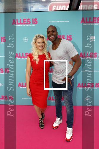 Amsterdam 29 juli 2020
Premiere alles is zoals het zou moeten zijn in euroscoop, De film is naar een boek van Daphne Deckers. Steven Brunswijk met partner