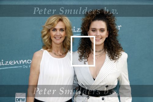 Amsterdam 16 juli 2021
Premiere de Luizenmoeder in Tuschinski. daphne Deckers kwam met haar dochter Emma Deckers