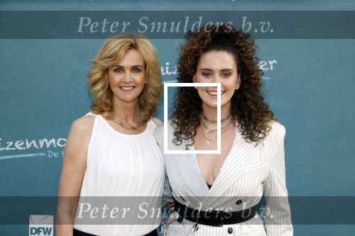 Amsterdam 16 juli 2021
Premiere de Luizenmoeder in Tuschinski. daphne Deckers kwam met haar dochter Emma Deckers