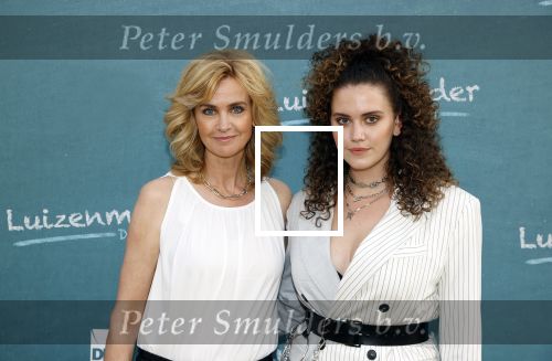Amsterdam 16 juli 2021
Premiere de Luizenmoeder in Tuschinski. daphne Deckers kwam met haar dochter Emma Deckers