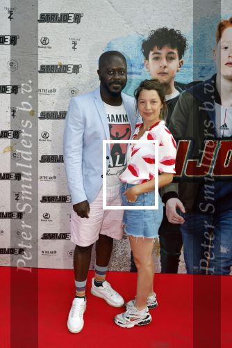 Amsterdam 20 juli 2022
Premiere Strijder in Tuschinski. Soufiane Touzani , Martijn Fischer Maartje v d Wetering Maik Cillekens Anouar Kasmi en Kailani Busker spelen de hoofdrollen. Andre Dongelmans met een vriendin