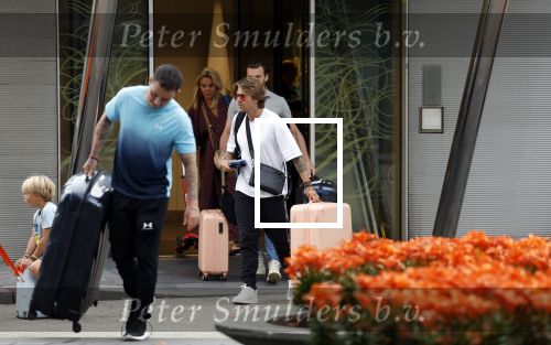 Schiphol Mijdrecht 25 juli 2022
Andre Hazes zijn zoontje Andre jr en ex Monique Westenberg arriveren op schiphol na een vakantie naar Thailand . Ze worden bij het VIP Cenrum opgehaald door Djarno en Diego Hofland die Andre naar het huis van zijn moeder Rachel in Mijdrecht brengen. Monique en Andre Jr gaan met chauffeur naar Berkel en Rodenrijs.