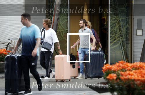 Schiphol Mijdrecht 25 juli 2022
Andre Hazes zijn zoontje Andre jr en ex Monique Westenberg arriveren op schiphol na een vakantie naar Thailand . Ze worden bij het VIP Cenrum opgehaald door Djarno en Diego Hofland die Andre naar het huis van zijn moeder Rachel in Mijdrecht brengen. Monique en Andre Jr gaan met chauffeur naar Berkel en Rodenrijs.