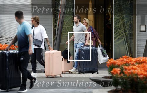 Schiphol Mijdrecht 25 juli 2022
Andre Hazes zijn zoontje Andre jr en ex Monique Westenberg arriveren op schiphol na een vakantie naar Thailand . Ze worden bij het VIP Cenrum opgehaald door Djarno en Diego Hofland die Andre naar het huis van zijn moeder Rachel in Mijdrecht brengen. Monique en Andre Jr gaan met chauffeur naar Berkel en Rodenrijs.