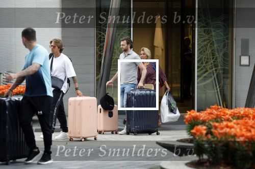 Schiphol Mijdrecht 25 juli 2022
Andre Hazes zijn zoontje Andre jr en ex Monique Westenberg arriveren op schiphol na een vakantie naar Thailand . Ze worden bij het VIP Cenrum opgehaald door Djarno en Diego Hofland die Andre naar het huis van zijn moeder Rachel in Mijdrecht brengen. Monique en Andre Jr gaan met chauffeur naar Berkel en Rodenrijs.