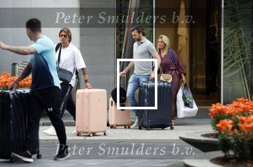 Schiphol Mijdrecht 25 juli 2022
Andre Hazes zijn zoontje Andre jr en ex Monique Westenberg arriveren op schiphol na een vakantie naar Thailand . Ze worden bij het VIP Cenrum opgehaald door Djarno en Diego Hofland die Andre naar het huis van zijn moeder Rachel in Mijdrecht brengen. Monique en Andre Jr gaan met chauffeur naar Berkel en Rodenrijs.