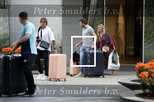 Schiphol Mijdrecht 25 juli 2022
Andre Hazes zijn zoontje Andre jr en ex Monique Westenberg arriveren op schiphol na een vakantie naar Thailand . Ze worden bij het VIP Cenrum opgehaald door Djarno en Diego Hofland die Andre naar het huis van zijn moeder Rachel in Mijdrecht brengen. Monique en Andre Jr gaan met chauffeur naar Berkel en Rodenrijs.
