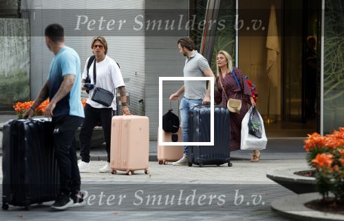Schiphol Mijdrecht 25 juli 2022
Andre Hazes zijn zoontje Andre jr en ex Monique Westenberg arriveren op schiphol na een vakantie naar Thailand . Ze worden bij het VIP Cenrum opgehaald door Djarno en Diego Hofland die Andre naar het huis van zijn moeder Rachel in Mijdrecht brengen. Monique en Andre Jr gaan met chauffeur naar Berkel en Rodenrijs.