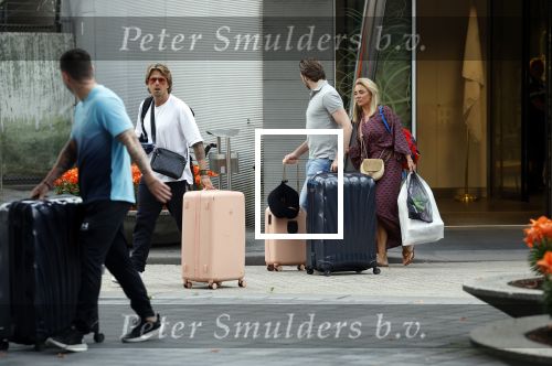 Schiphol Mijdrecht 25 juli 2022
Andre Hazes zijn zoontje Andre jr en ex Monique Westenberg arriveren op schiphol na een vakantie naar Thailand . Ze worden bij het VIP Cenrum opgehaald door Djarno en Diego Hofland die Andre naar het huis van zijn moeder Rachel in Mijdrecht brengen. Monique en Andre Jr gaan met chauffeur naar Berkel en Rodenrijs.