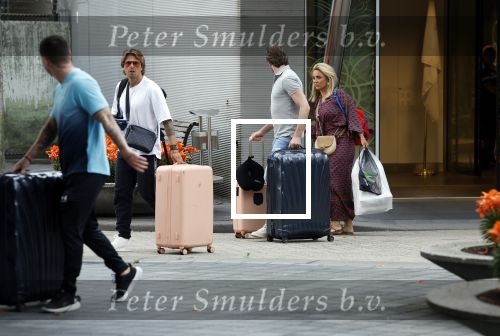 Schiphol Mijdrecht 25 juli 2022
Andre Hazes zijn zoontje Andre jr en ex Monique Westenberg arriveren op schiphol na een vakantie naar Thailand . Ze worden bij het VIP Cenrum opgehaald door Djarno en Diego Hofland die Andre naar het huis van zijn moeder Rachel in Mijdrecht brengen. Monique en Andre Jr gaan met chauffeur naar Berkel en Rodenrijs.