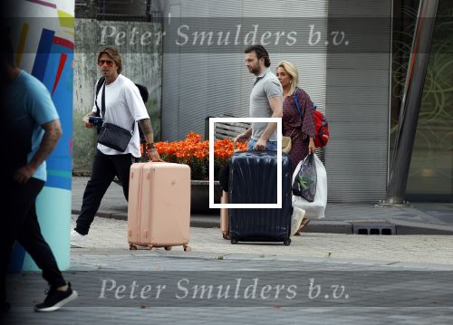 Schiphol Mijdrecht 25 juli 2022
Andre Hazes zijn zoontje Andre jr en ex Monique Westenberg arriveren op schiphol na een vakantie naar Thailand . Ze worden bij het VIP Cenrum opgehaald door Djarno en Diego Hofland die Andre naar het huis van zijn moeder Rachel in Mijdrecht brengen. Monique en Andre Jr gaan met chauffeur naar Berkel en Rodenrijs.