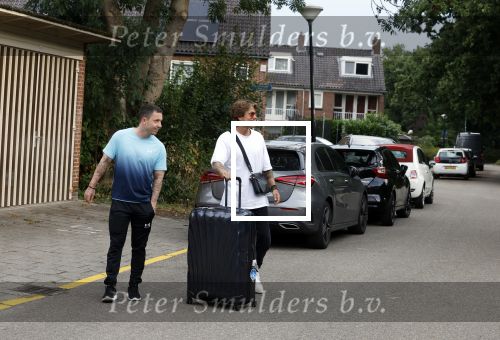 Schiphol Mijdrecht 25 juli 2022
Andre Hazes zijn zoontje Andre jr en ex Monique Westenberg arriveren op schiphol na een vakantie naar Thailand . Ze worden bij het VIP Cenrum opgehaald door Djarno en Diego Hofland die Andre naar het huis van zijn moeder Rachel in Mijdrecht brengen. Monique en Andre Jr gaan met chauffeur naar Berkel en Rodenrijs.