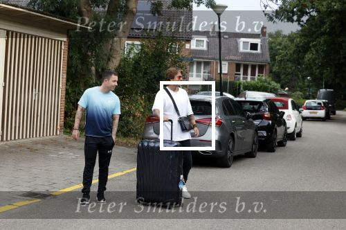 Schiphol Mijdrecht 25 juli 2022
Andre Hazes zijn zoontje Andre jr en ex Monique Westenberg arriveren op schiphol na een vakantie naar Thailand . Ze worden bij het VIP Cenrum opgehaald door Djarno en Diego Hofland die Andre naar het huis van zijn moeder Rachel in Mijdrecht brengen. Monique en Andre Jr gaan met chauffeur naar Berkel en Rodenrijs.