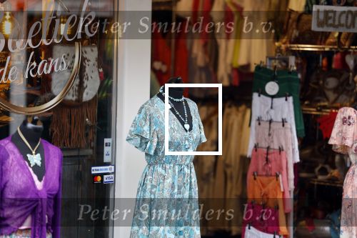 Volendam 21 juli 2022
Frank Masmeijer en zijn vriendin Anita Oostingh bij haar winkel Boetiek  de kans In Volendam .