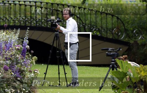 Oegstgeest 30 juli 2022
Trouwen Maxime Meiland en Leroy Molkenboer op kasteel Oud Poelgeest . Aanwezig natuurlijk Martien Meiland Erica Meiland Montana Meiland en haar partner Dirk Hoogstraten. Ook hun dochters Claire en Vive waren aanwezig. Cameraman