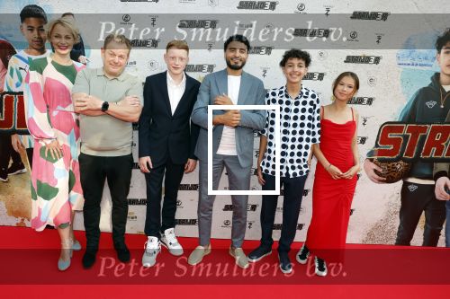 Amsterdam 20 juli 2022
Premiere Strijder in Tuschinski. Soufiane Touzani , Martijn Fischer Maartje v d Wetering Maik Cillekens Anouar Kasmi en Kailani Busker spelen de hoofdrollen.