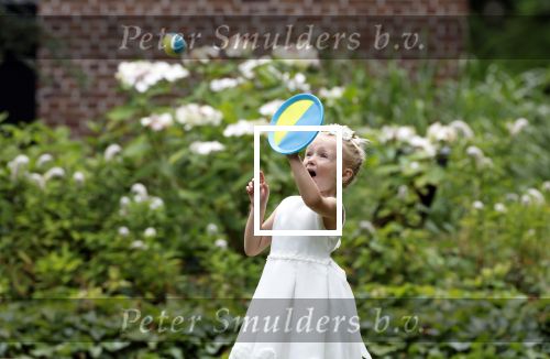 Oegstgeest 30 juli 2022
Trouwen Maxime Meiland en Leroy Molkenboer op kasteel Oud Poelgeest . Aanwezig natuurlijk Martien Meiland Erica Meiland Montana Meiland en haar partner Dirk Hoogstraten. Ook hun dochters Claire en Vive waren aanwezig.