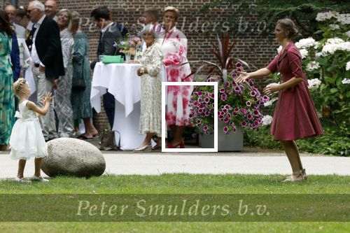 Oegstgeest 30 juli 2022
Trouwen Maxime Meiland en Leroy Molkenboer op kasteel Oud Poelgeest . Aanwezig natuurlijk Martien Meiland Erica Meiland Montana Meiland en haar partner Dirk Hoogstraten. Ook hun dochters Claire en Vive waren aanwezig.