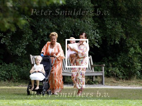 Oegstgeest 30 juli 2022
Trouwen Maxime Meiland en Leroy Molkenboer op kasteel Oud Poelgeest . Aanwezig natuurlijk Martien Meiland Erica Meiland Montana Meiland en haar partner Dirk Hoogstraten. Ook hun dochters Claire en Vive waren aanwezig.