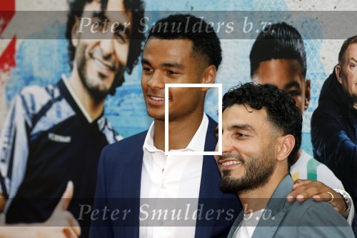 Amsterdam 20 juli 2022
Premiere Strijder in Tuschinski. Soufiane Touzani , Martijn Fischer Maartje v d Wetering Maik Cillekens Anouar Kasmi en Kailani Busker spelen de hoofdrollen. Cody Gakpo