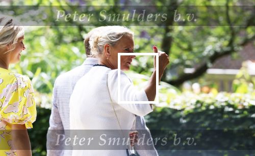 Oegstgeest 30 juli 2022
Trouwen Maxime Meiland en Leroy Molkenboer op kasteel Oud Poelgeest . Aanwezig natuurlijk Martien Meiland Erica Meiland Montana Meiland en haar partner Dirk Hoogstraten. Ook hun dochters Claire en Vive waren aanwezig.