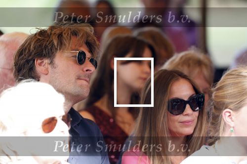 Diepenheim 31 juli 2022
Wibi Soerjadi krijgt na een tuinconcert in de tuin van zij n huis een koninklijke onderscheiding . Zijn nieuwe vriendin Myrthe is aanwezig .Frank Dane met zijn vriendin