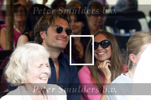 Diepenheim 31 juli 2022
Wibi Soerjadi krijgt na een tuinconcert in de tuin van zij n huis een koninklijke onderscheiding . Zijn nieuwe vriendin Myrthe is aanwezig .Frank Dane met zijn vriendin