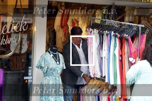 Volendam 21 juli 2022
Frank Masmeijer en zijn vriendin Anita Oostingh bij haar winkel Boetiek  de kans In Volendam .