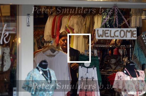 Volendam 21 juli 2022
Frank Masmeijer en zijn vriendin Anita Oostingh bij haar winkel Boetiek  de kans In Volendam .