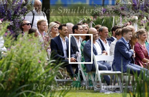 Oegstgeest 30 juli 2022
Trouwen Maxime Meiland en Leroy Molkenboer op kasteel Oud Poelgeest . Aanwezig natuurlijk Martien Meiland Erica Meiland Montana Meiland en haar partner Dirk Hoogstraten. Ook hun dochters Claire en Vive waren aanwezig.