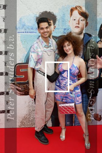 Amsterdam 20 juli 2022
Premiere Strijder in Tuschinski. Soufiane Touzani , Martijn Fischer Maartje v d Wetering Maik Cillekens Anouar Kasmi en Kailani Busker spelen de hoofdrollen. Glenn Eilbracht