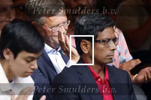 Diepenheim 31 juli 2022
Wibi Soerjadi krijgt na een tuinconcert in de tuin van zij n huis een koninklijke onderscheiding . Zijn nieuwe vriendin Myrthe is aanwezig . Jan peter Balkenende en henk kamp