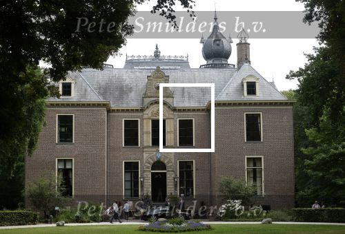 Oegstgeest 30 juli 2022
Trouwen Maxime Meiland en Leroy Molkenboer op kasteel Oud Poelgeest . Aanwezig natuurlijk Martien Meiland Erica Meiland Montana Meiland en haar partner Dirk Hoogstraten. Ook hun dochters Claire en Vive waren aanwezig.